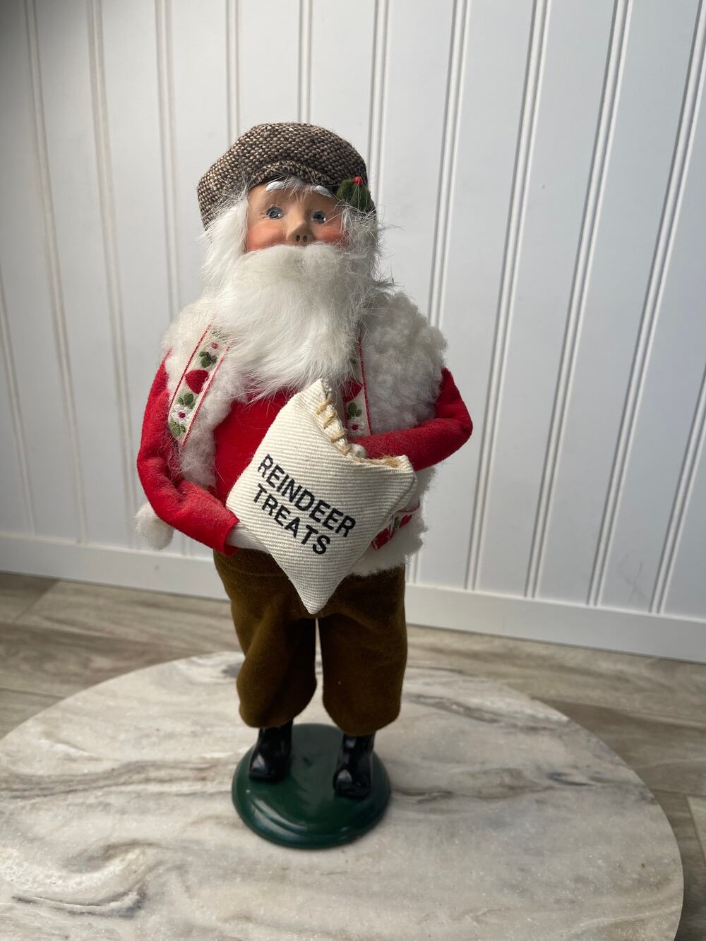 Byers Choice Santa Reindeer Treats Bag 97' Holiday Caroler Christmas Figurine